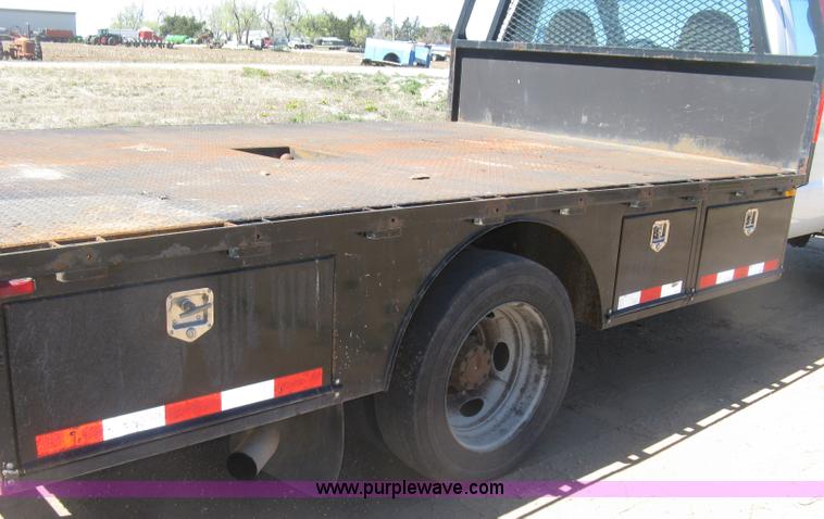 image for item J2838 2005 Ford F450 Super Duty XL flatbed truck