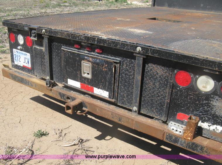 image for item J2838 2005 Ford F450 Super Duty XL flatbed truck