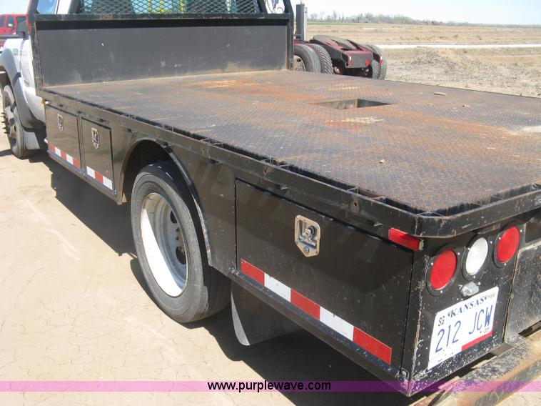 image for item J2838 2005 Ford F450 Super Duty XL flatbed truck