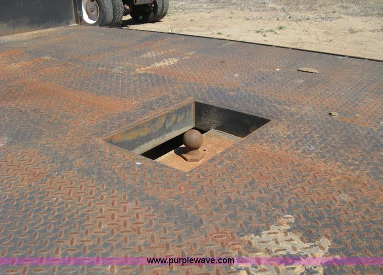 image for item J2838 2005 Ford F450 Super Duty XL flatbed truck