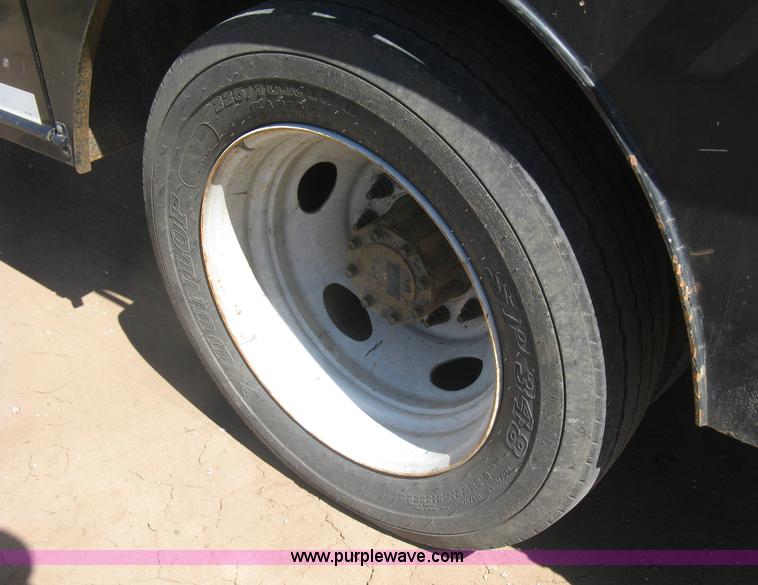 image for item J2838 2005 Ford F450 Super Duty XL flatbed truck