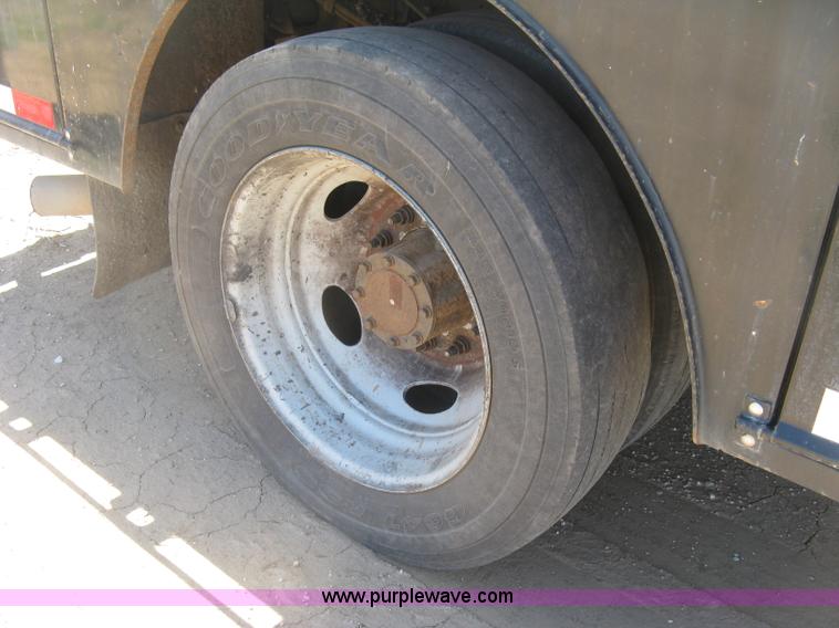 image for item J2838 2005 Ford F450 Super Duty XL flatbed truck