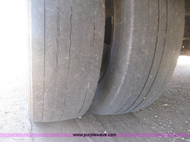 image for item J2838 2005 Ford F450 Super Duty XL flatbed truck