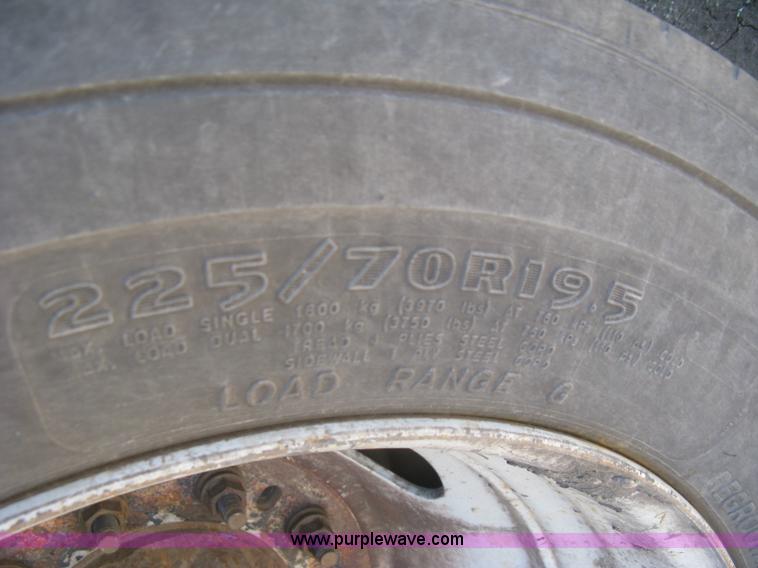 image for item J2838 2005 Ford F450 Super Duty XL flatbed truck