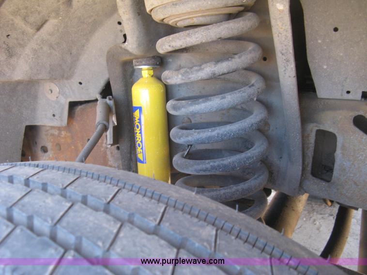 image for item J2838 2005 Ford F450 Super Duty XL flatbed truck