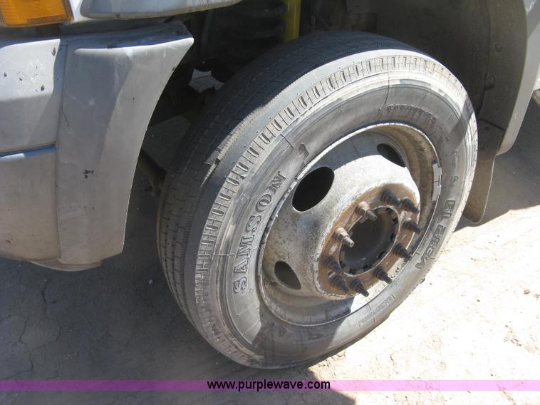 image for item J2838 2005 Ford F450 Super Duty XL flatbed truck