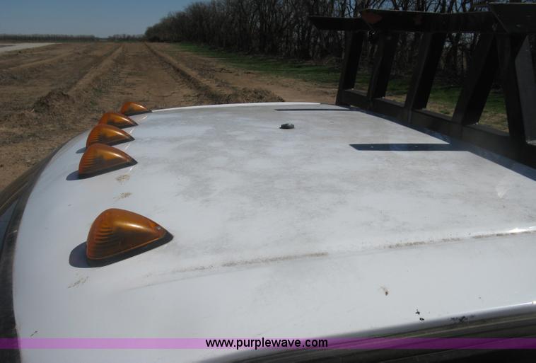 image for item J2838 2005 Ford F450 Super Duty XL flatbed truck