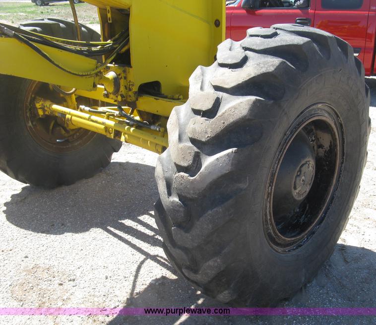 image for item J2840 1978 Galion T500C motor grader