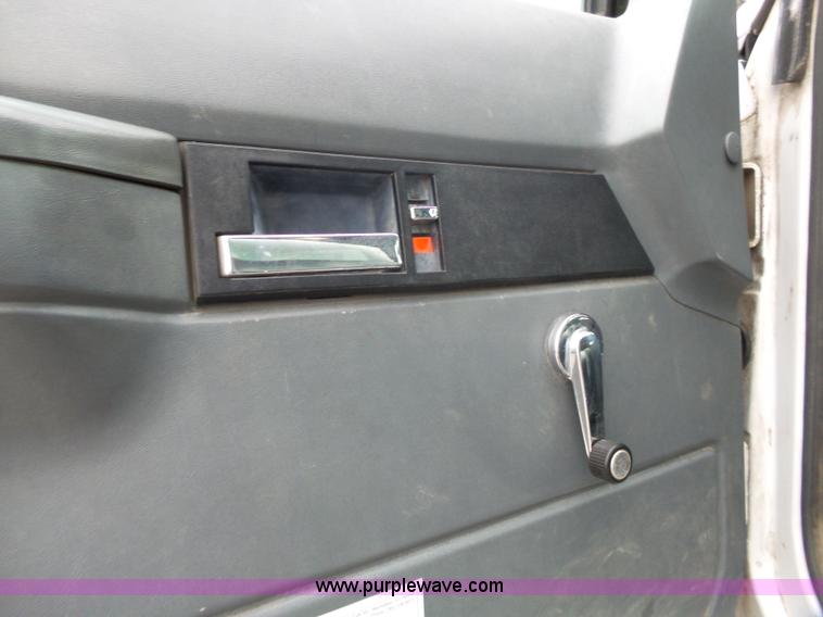 image for item J4221 1995 GMC TopKick box truck