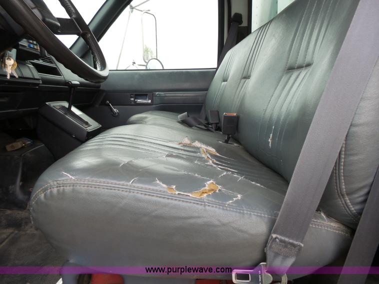 image for item J4221 1995 GMC TopKick box truck