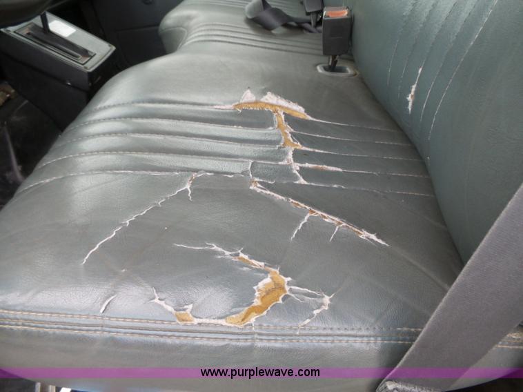 image for item J4221 1995 GMC TopKick box truck