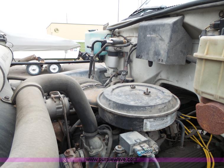 image for item J4221 1995 GMC TopKick box truck