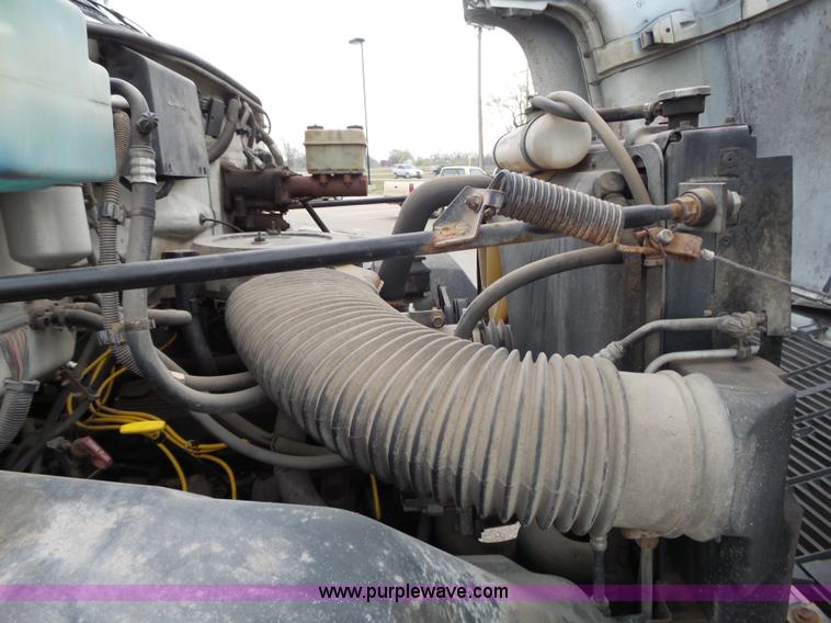 image for item J4221 1995 GMC TopKick box truck