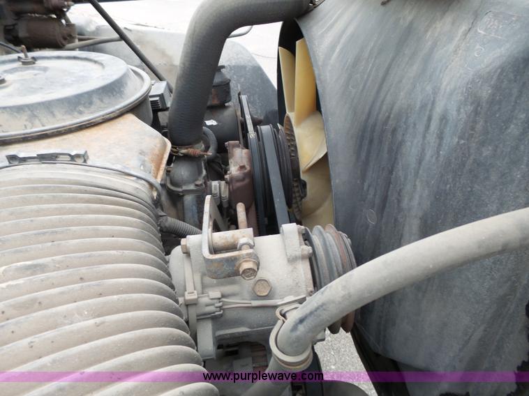 image for item J4221 1995 GMC TopKick box truck