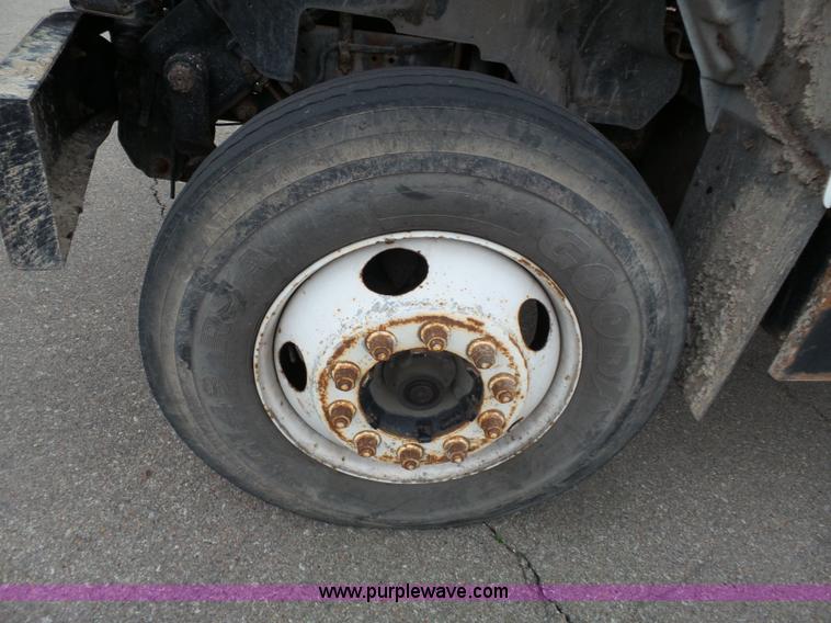 image for item J4221 1995 GMC TopKick box truck