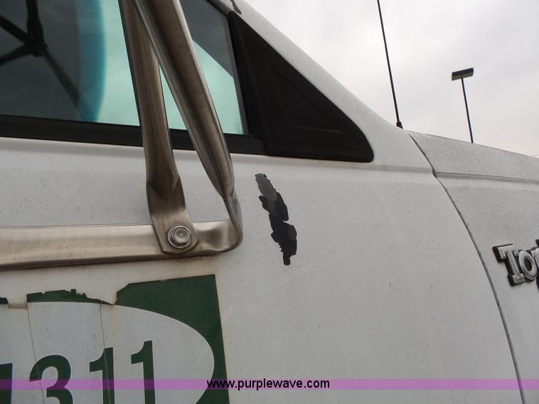 image for item J4221 1995 GMC TopKick box truck