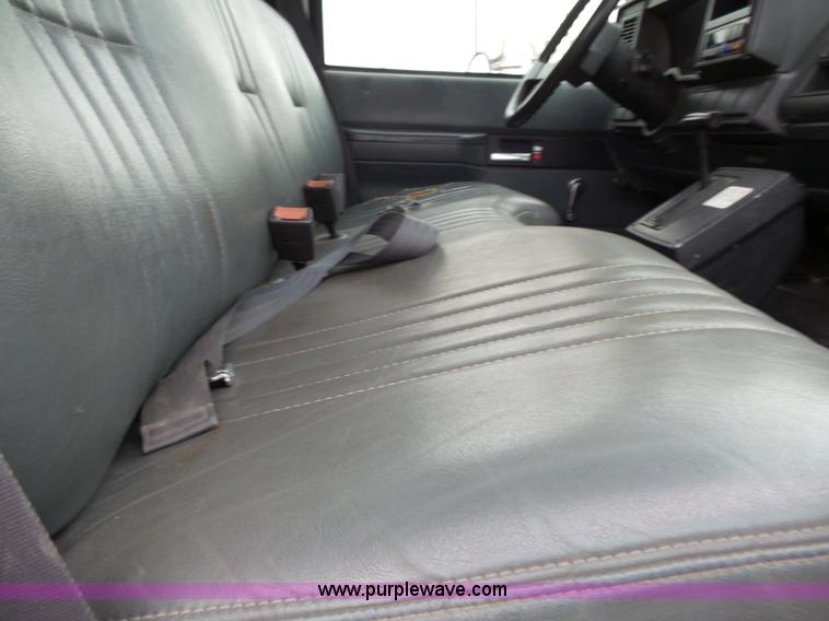 image for item J4221 1995 GMC TopKick box truck