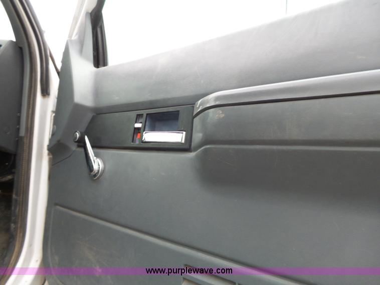 image for item J4221 1995 GMC TopKick box truck