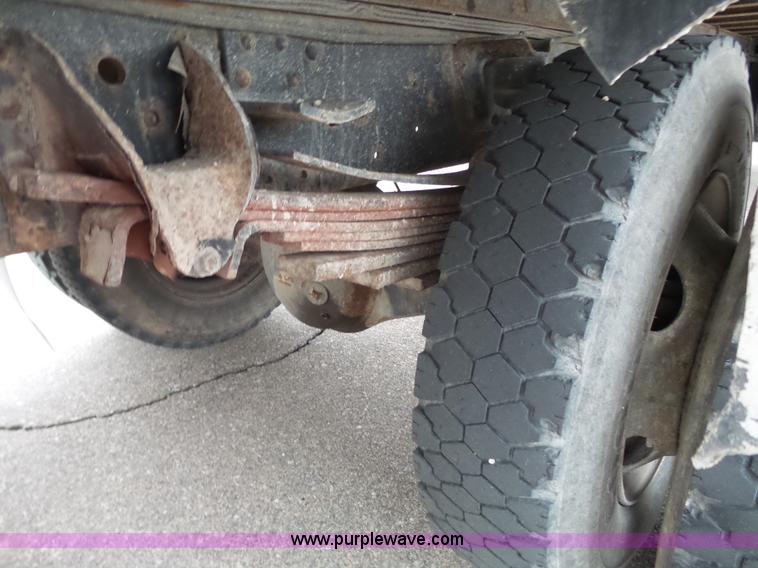 image for item J4221 1995 GMC TopKick box truck