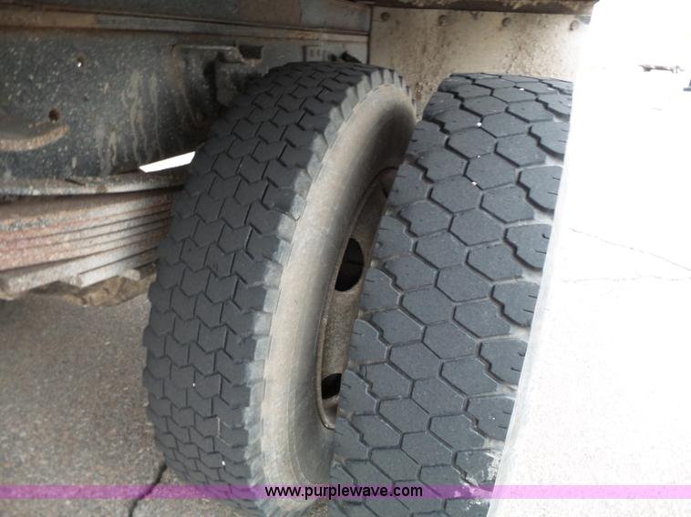 image for item J4221 1995 GMC TopKick box truck