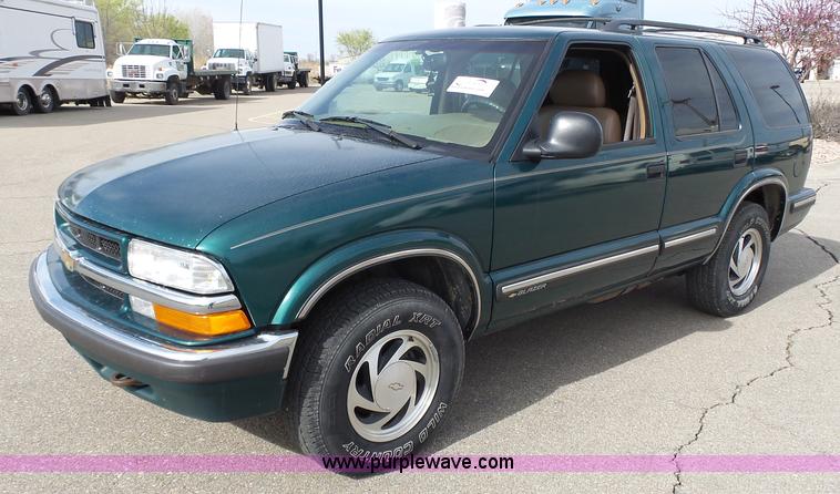 image for item J4223 1998 Chevrolet Blazer LT SUV