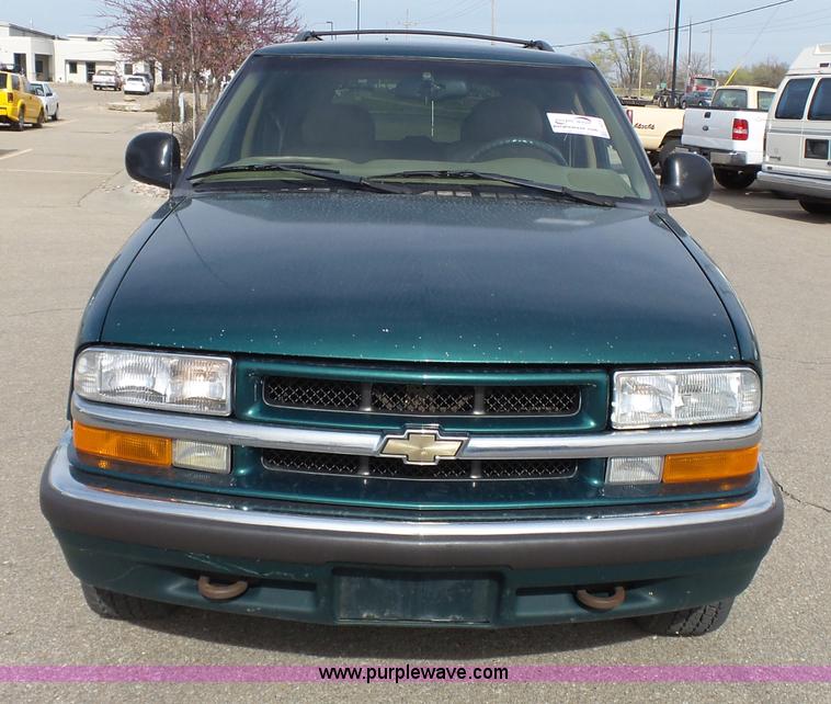 image for item J4223 1998 Chevrolet Blazer LT SUV