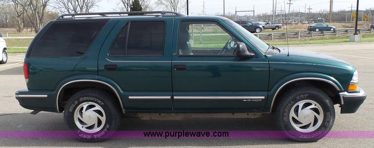 image for item J4223 1998 Chevrolet Blazer LT SUV
