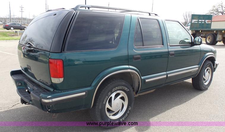 image for item J4223 1998 Chevrolet Blazer LT SUV