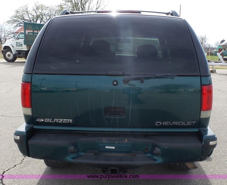 image for item J4223 1998 Chevrolet Blazer LT SUV