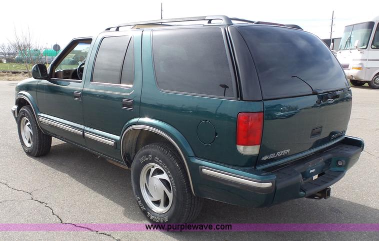 image for item J4223 1998 Chevrolet Blazer LT SUV