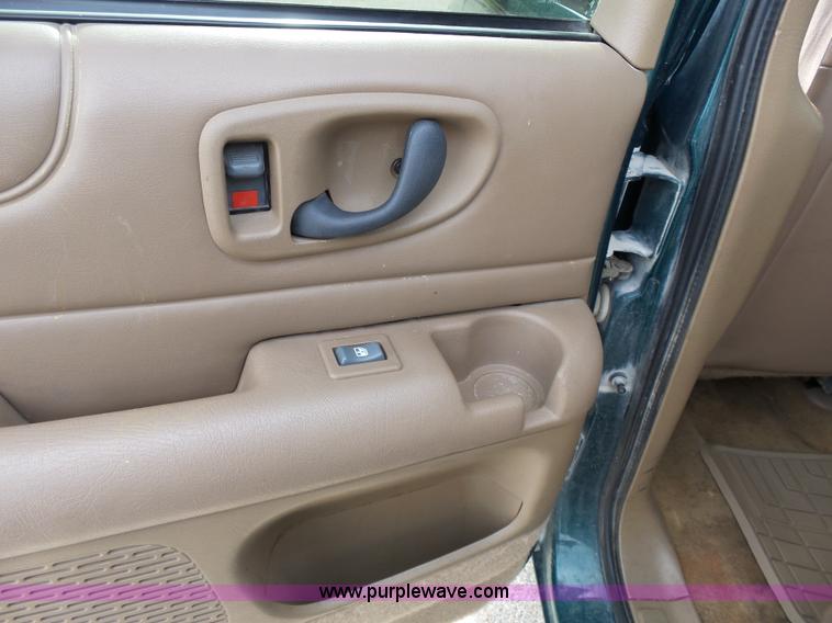 image for item J4223 1998 Chevrolet Blazer LT SUV