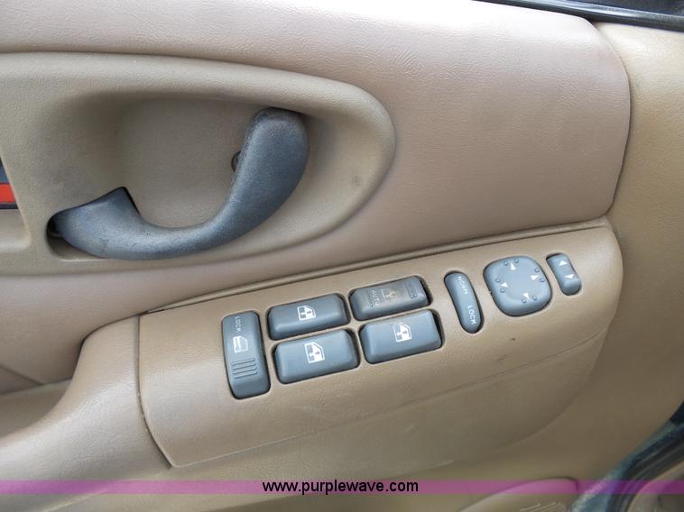 image for item J4223 1998 Chevrolet Blazer LT SUV