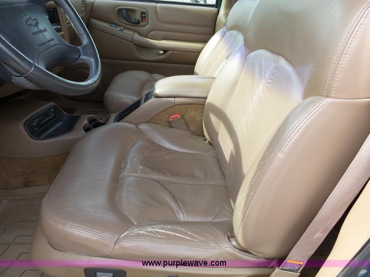 image for item J4223 1998 Chevrolet Blazer LT SUV