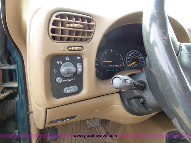 image for item J4223 1998 Chevrolet Blazer LT SUV