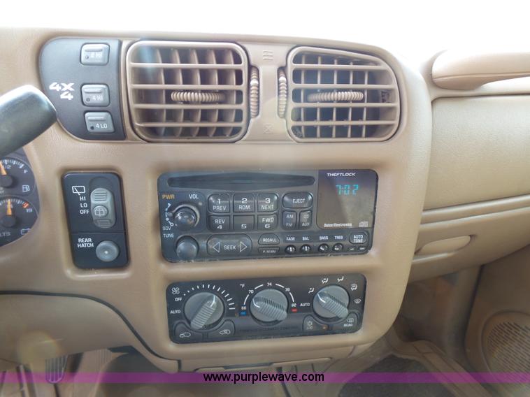 image for item J4223 1998 Chevrolet Blazer LT SUV