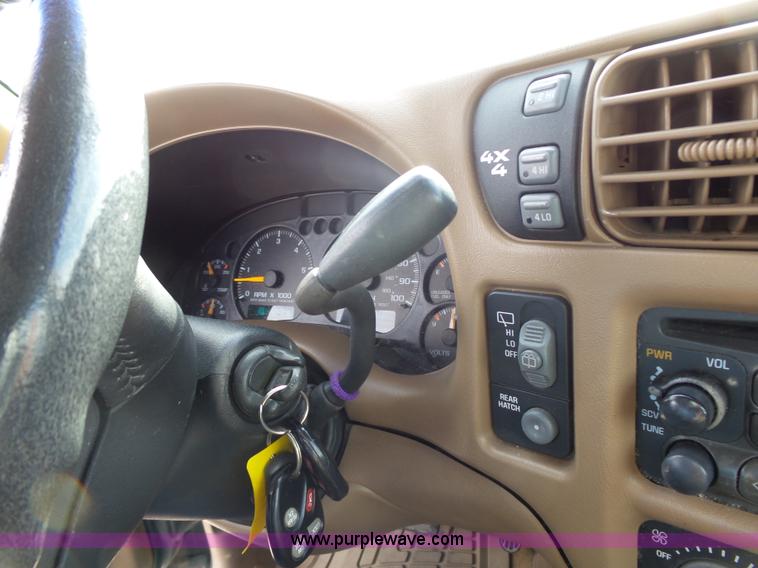 image for item J4223 1998 Chevrolet Blazer LT SUV