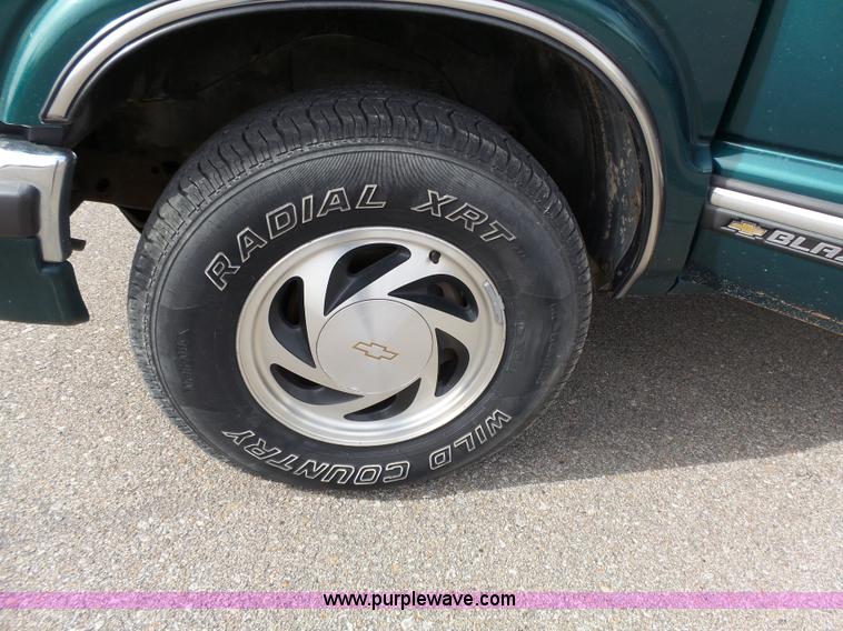 image for item J4223 1998 Chevrolet Blazer LT SUV