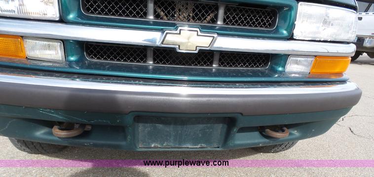image for item J4223 1998 Chevrolet Blazer LT SUV