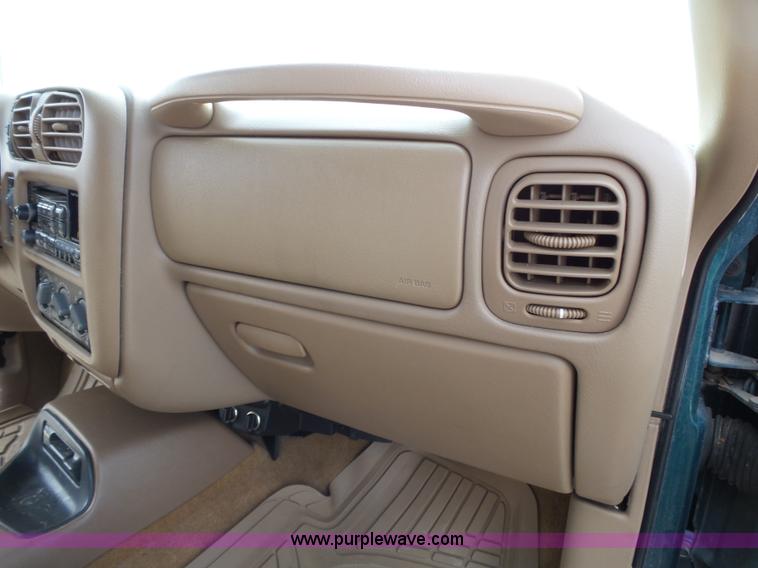 image for item J4223 1998 Chevrolet Blazer LT SUV