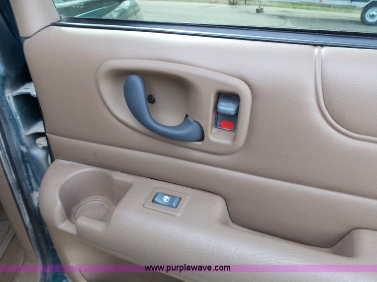 image for item J4223 1998 Chevrolet Blazer LT SUV