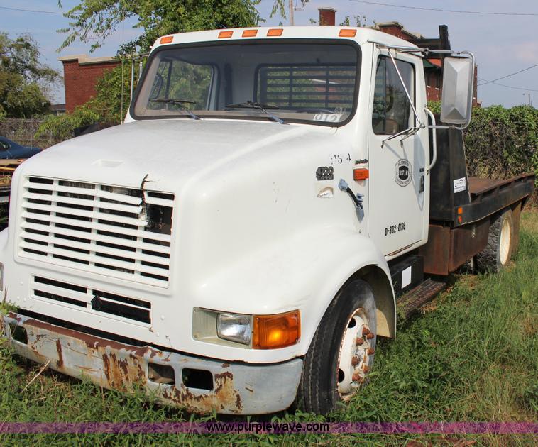 image for item J4355 1998 International 4700LPX flatbed truck