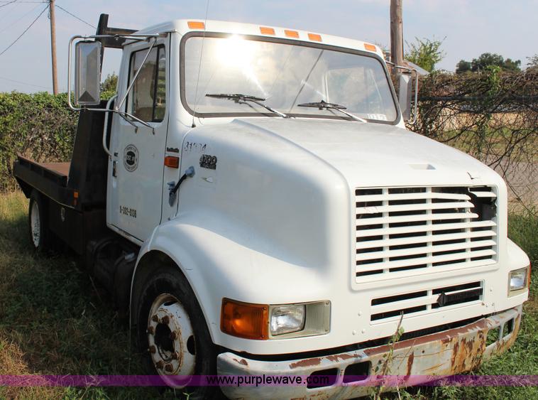 image for item J4355 1998 International 4700LPX flatbed truck