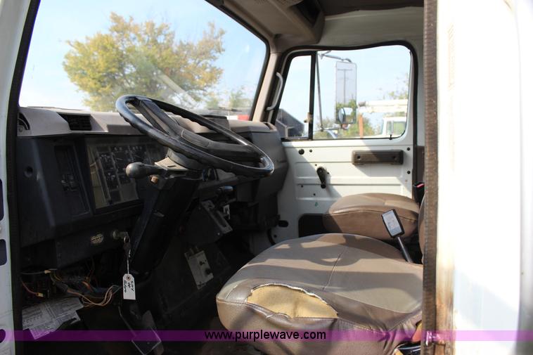 image for item J4355 1998 International 4700LPX flatbed truck