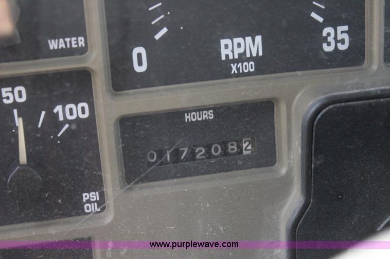 image for item J4355 1998 International 4700LPX flatbed truck