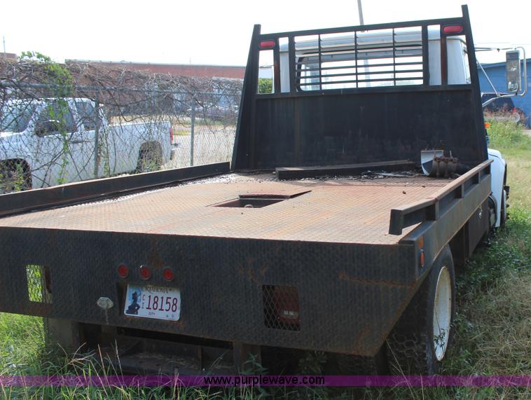 image for item J4355 1998 International 4700LPX flatbed truck
