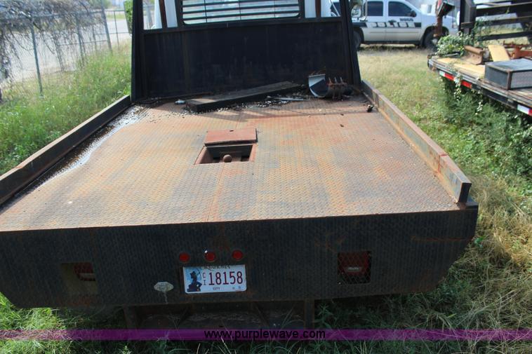 image for item J4355 1998 International 4700LPX flatbed truck