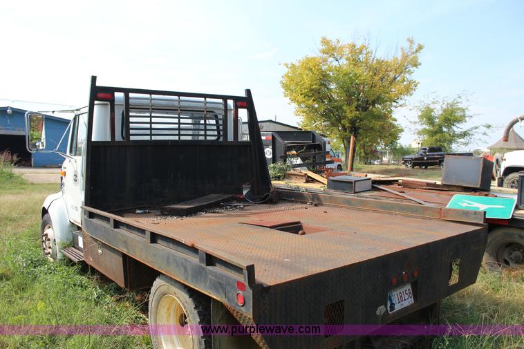 image for item J4355 1998 International 4700LPX flatbed truck