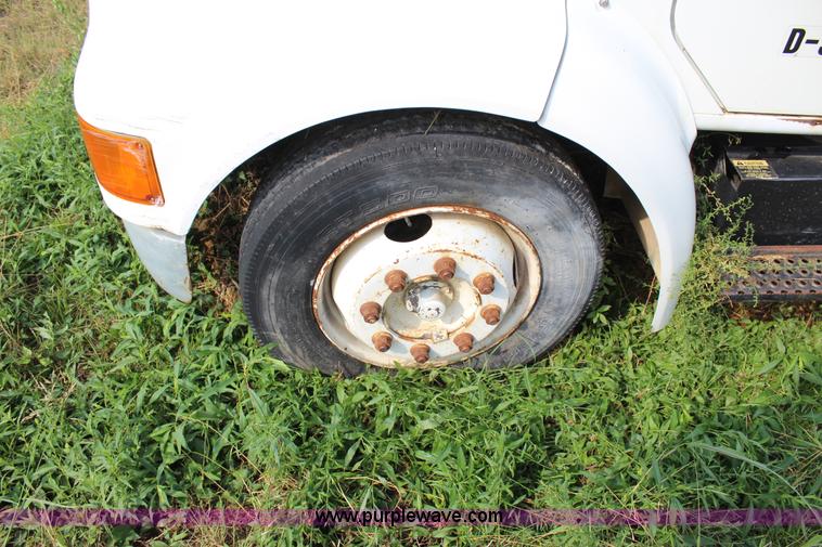 image for item J4355 1998 International 4700LPX flatbed truck