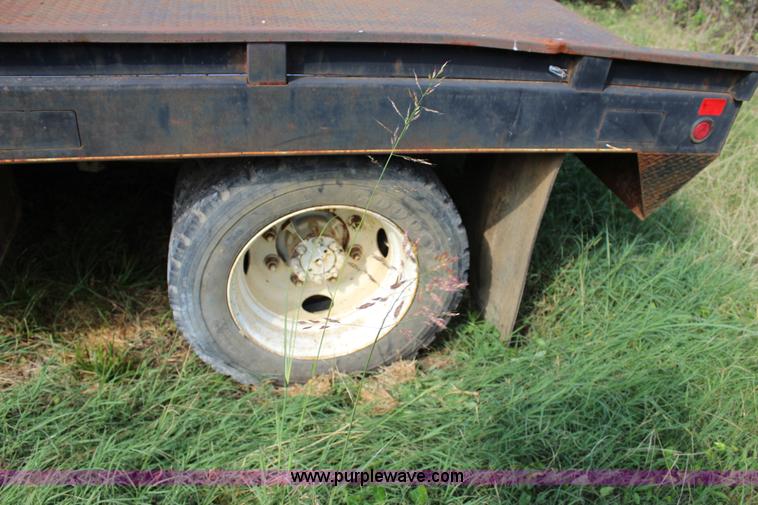 image for item J4355 1998 International 4700LPX flatbed truck