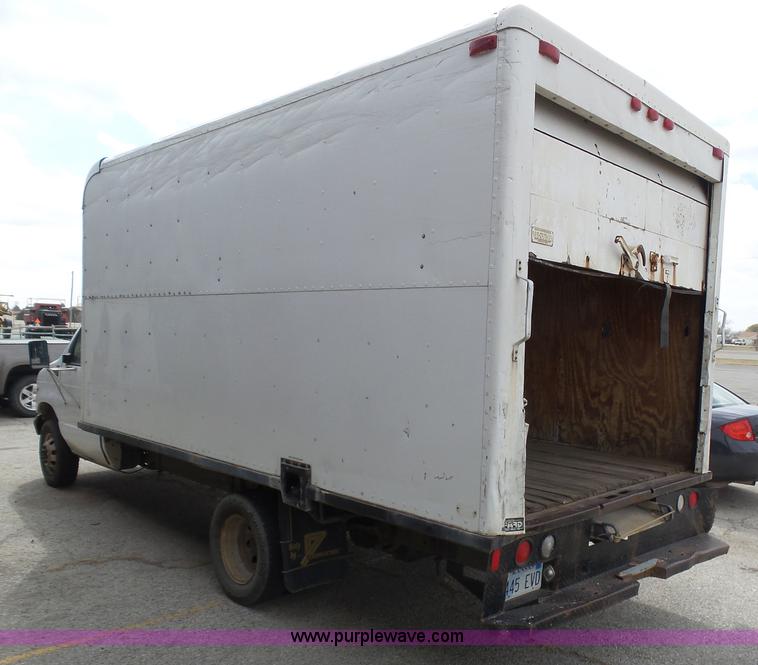 image for item J6165 2001 Ford F350 Super Duty box truck